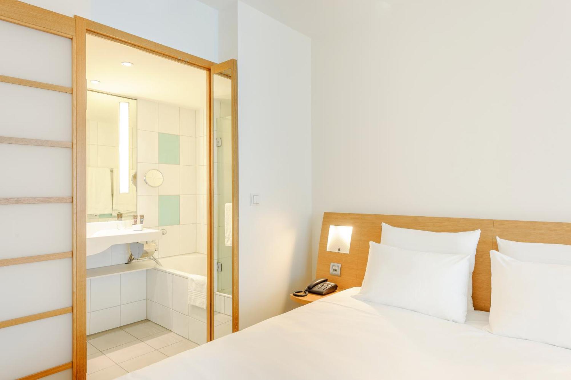 Novotel Paris Rueil Malmaison Ngoại thất bức ảnh