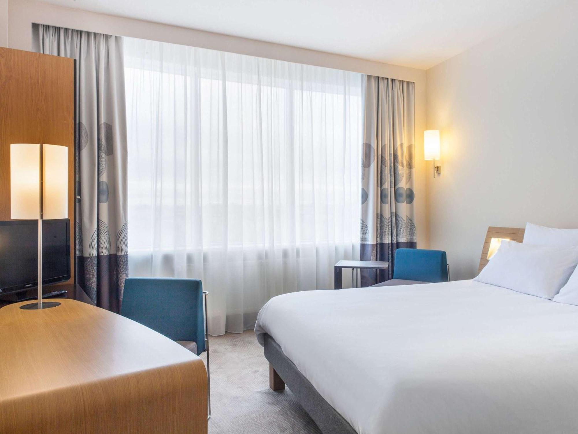 Novotel Paris Rueil Malmaison Ngoại thất bức ảnh