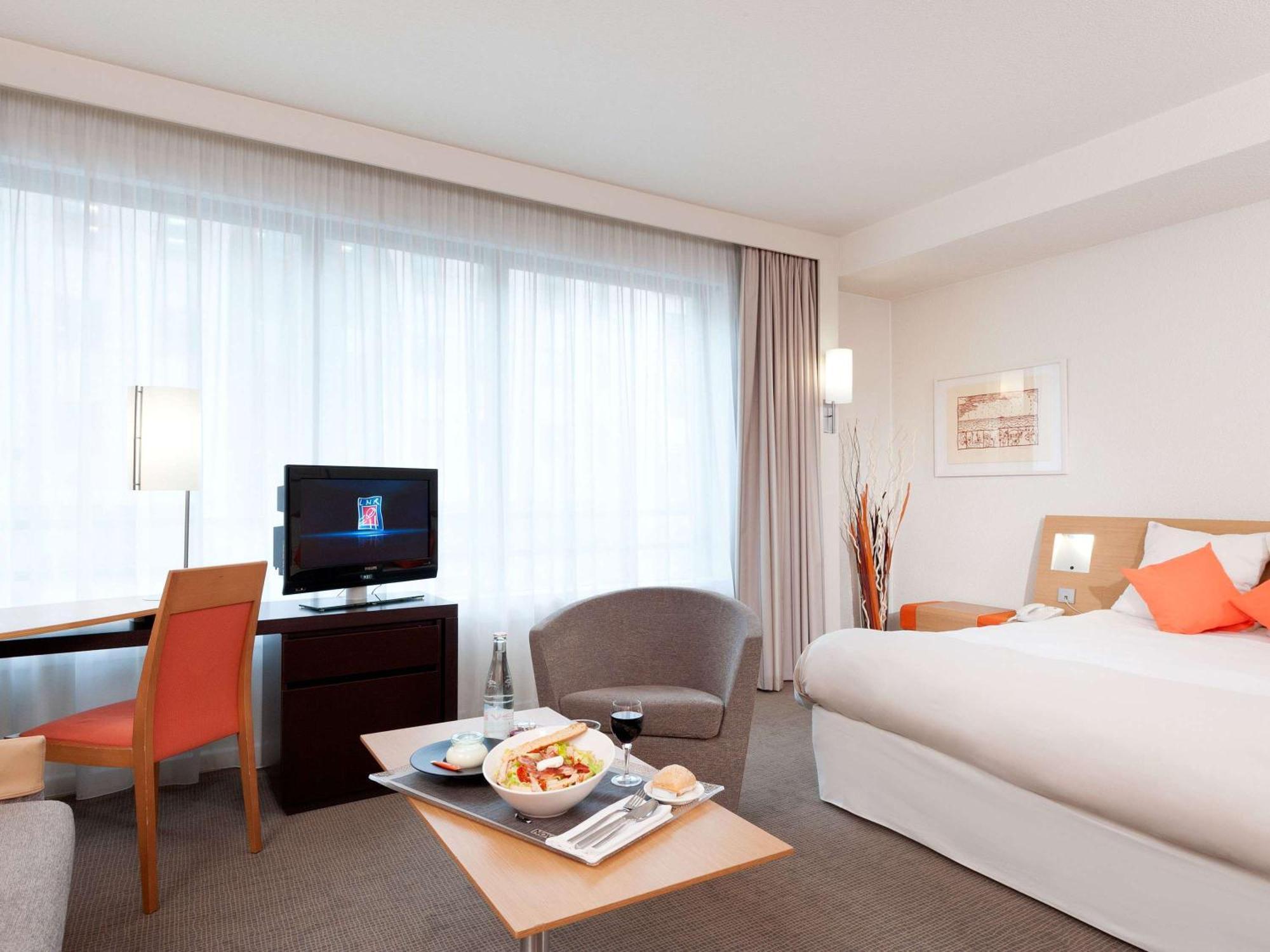 Novotel Paris Rueil Malmaison Ngoại thất bức ảnh
